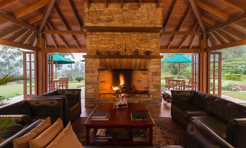 The bungalows are characterized by a careful interior design that fuses wood, furniture and canopy beds typical of the British colonial style. luxury travel sri lanka hotels ceylon tea trails