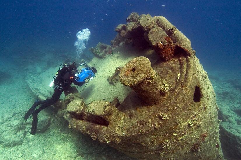On the Jordanian coast you can dive on the famous wreck "Cedar Pride". luxury travel jordan diving in the red sea