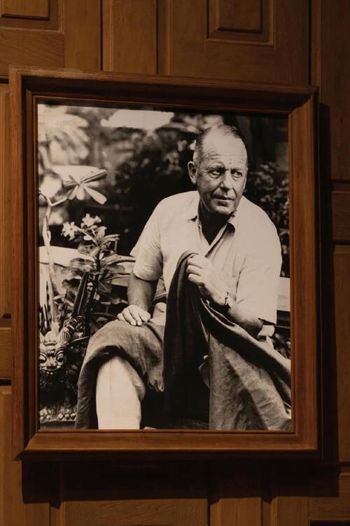 Illustration reflecting on the mystery surrounding Jim Thompson's disappearance.