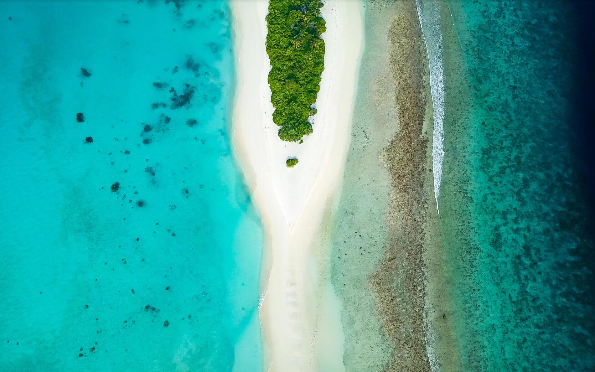 Polynesia is a large group of islands and archipelagos consisting of a group of about 1,000 islands located in the central and southern Pacific Ocean. Luxury travel sustainability islands beaches polynesia.