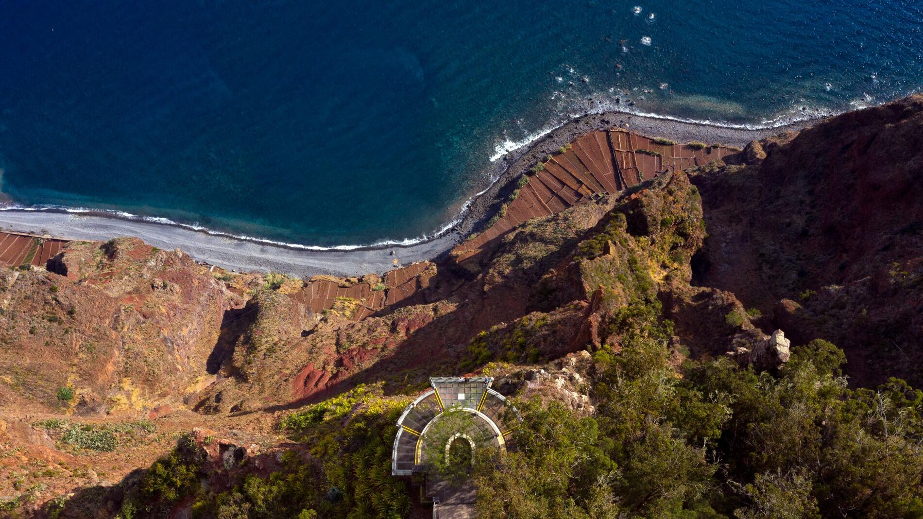 Madeira island light Portugal. Cabo Girão1©Carlos Gouvia