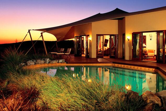 luxury travel desert dubai