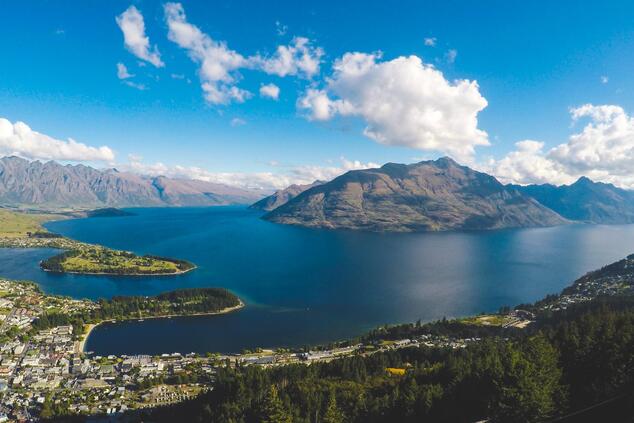 Queenstown, on the shores of Lake Wakatipu, is known for adventure sports and is also a base for exploring vineyards and historic mining towns. qeenstown trip new zealand New Zealand lord of the rings