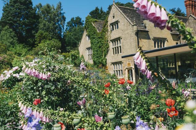 sally hambleton travel luxury gardens united kingdom