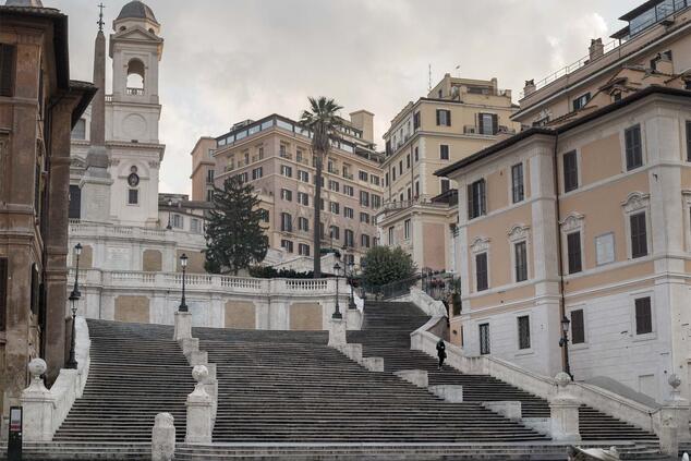 Ignacio Pereira photographer big cities Spanish square Rome.