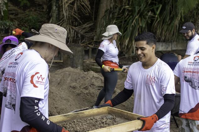 Volunteers from the National University of Costa Rica.