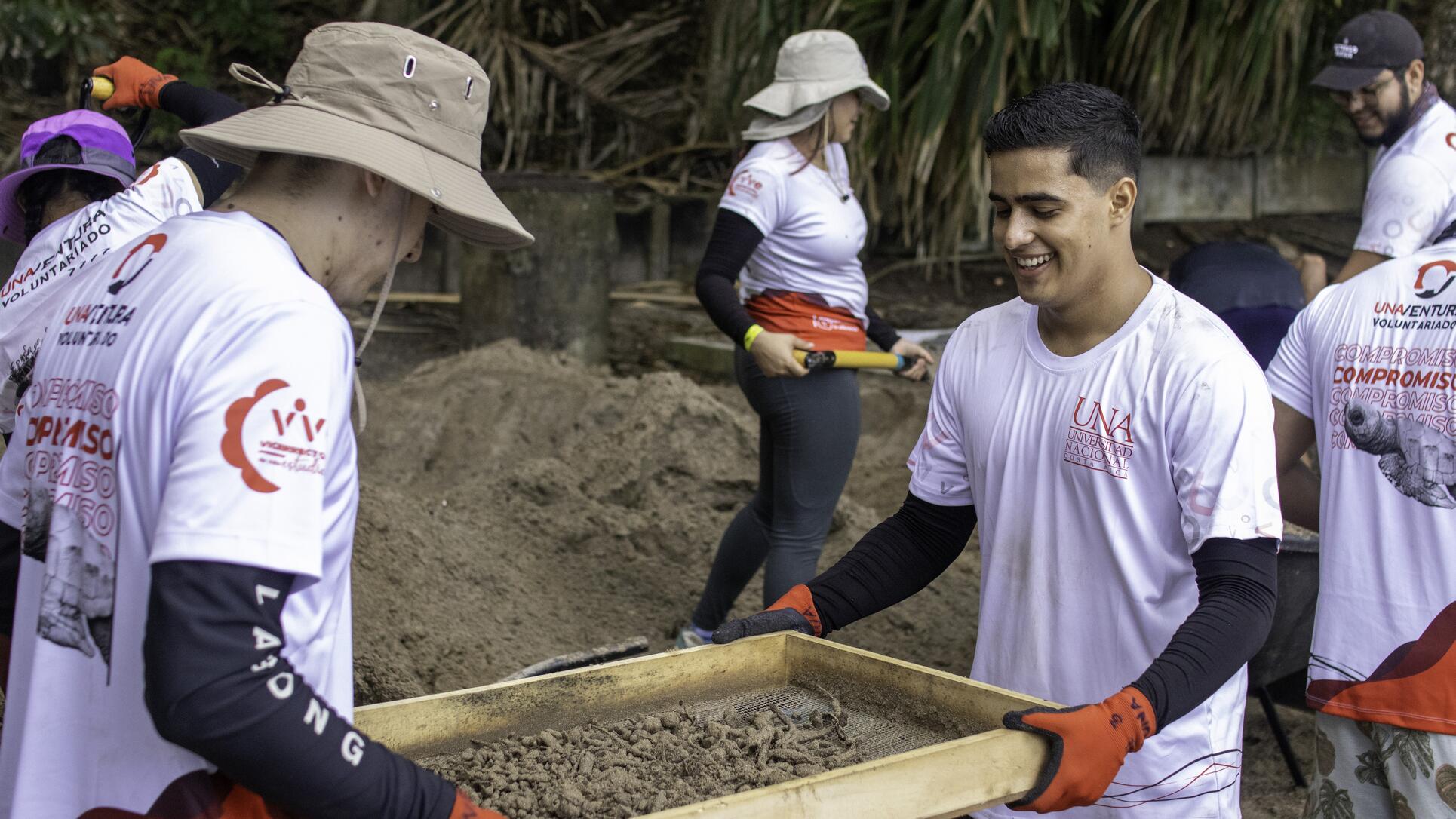 Volunteers from the national university of Costa Rica at the Playa Blanca turtle hatchery
