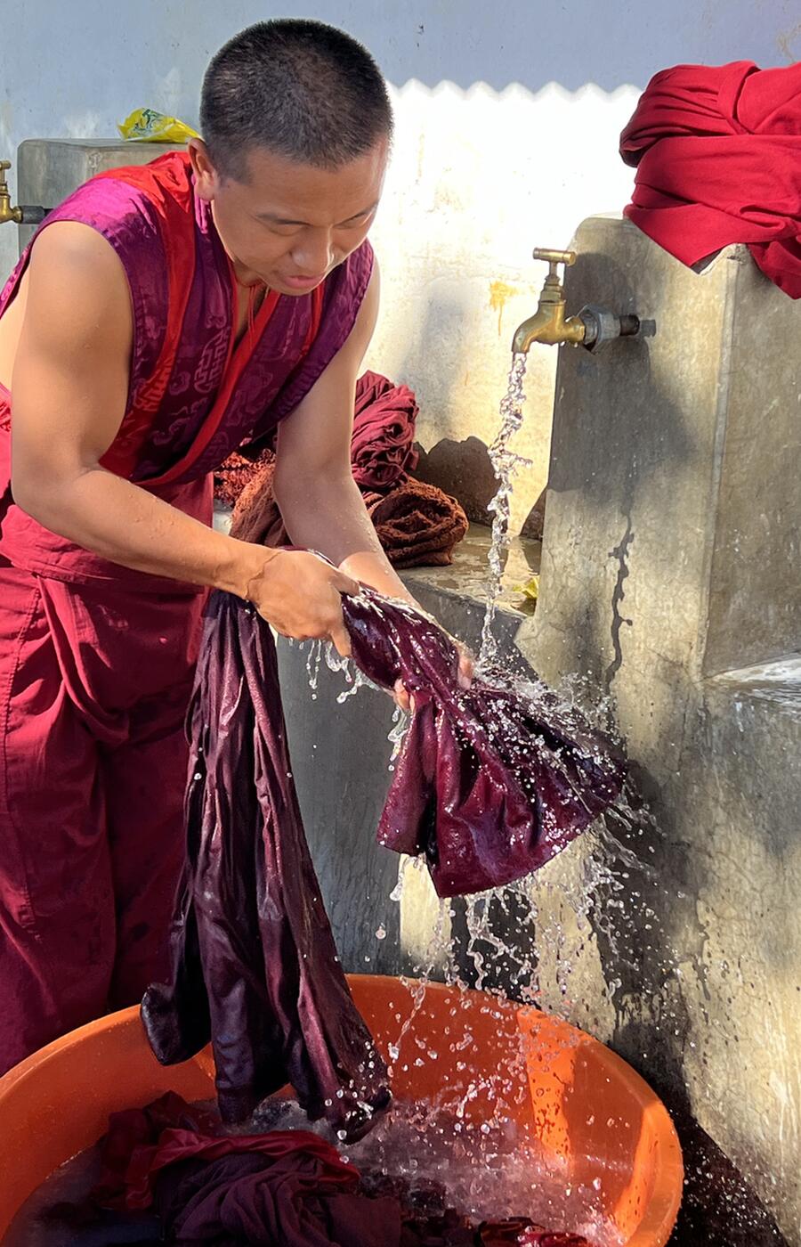 A young monk in Bhutan lives with discipline and austerity, combining study and prayer, while strengthening his spiritual connection. A young monk in Bhutan lives with discipline and austerity, combining study and prayer, while strengthening his spiritual connection.